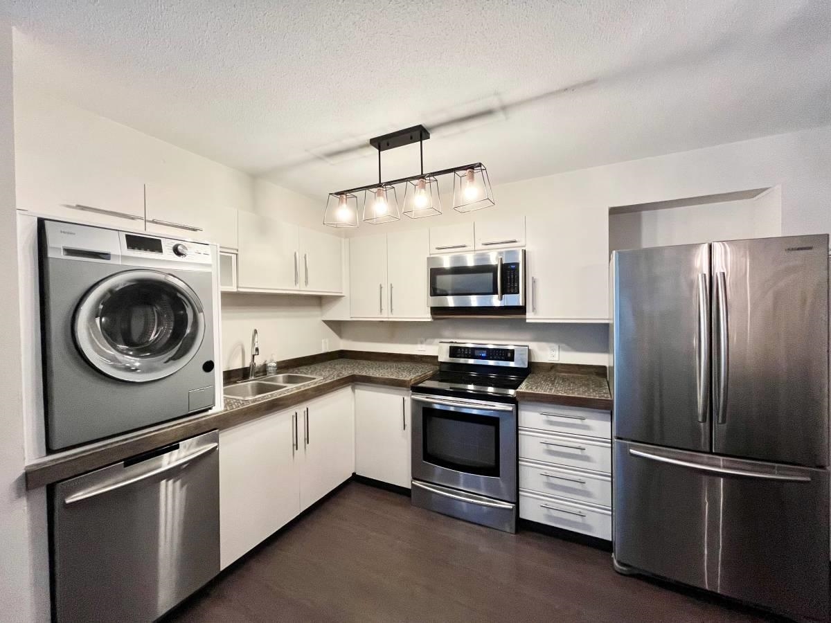 2120 CENTRAL AVENUE, Port Coquitlam 3