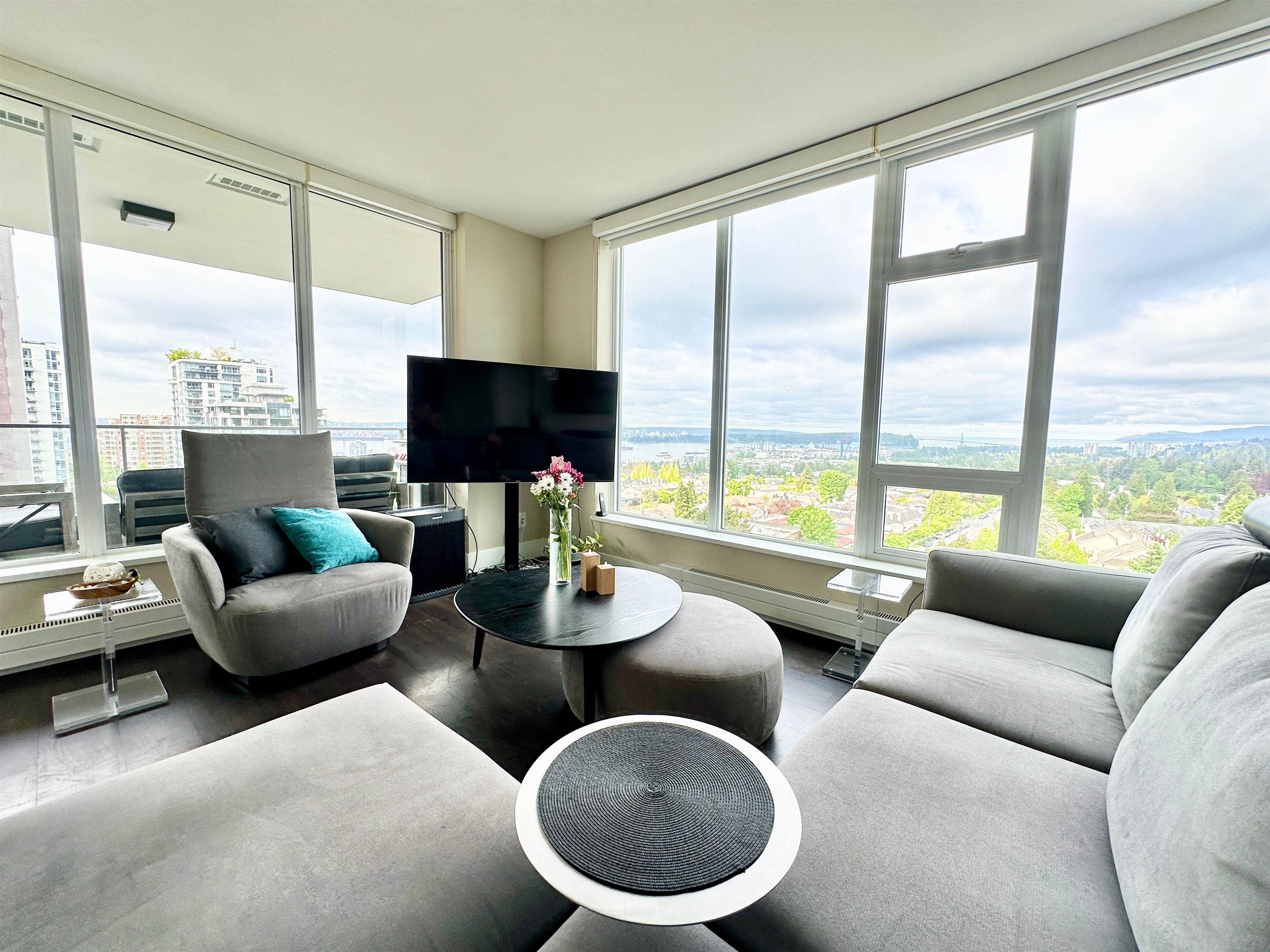 Unit 1006 - 150 15th Street W, Vancouver 2