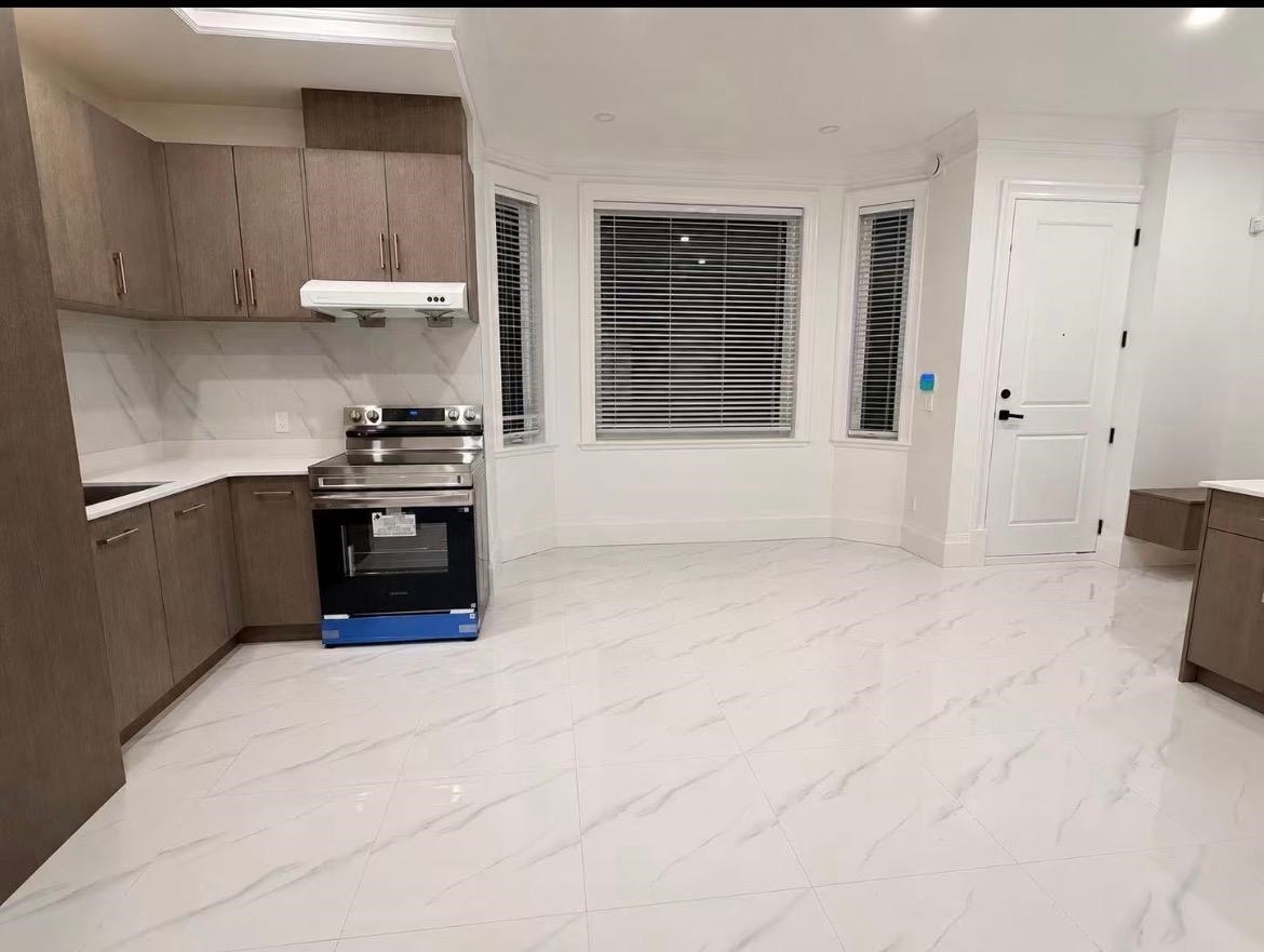 402 west 24 Street, North Vancouver 2