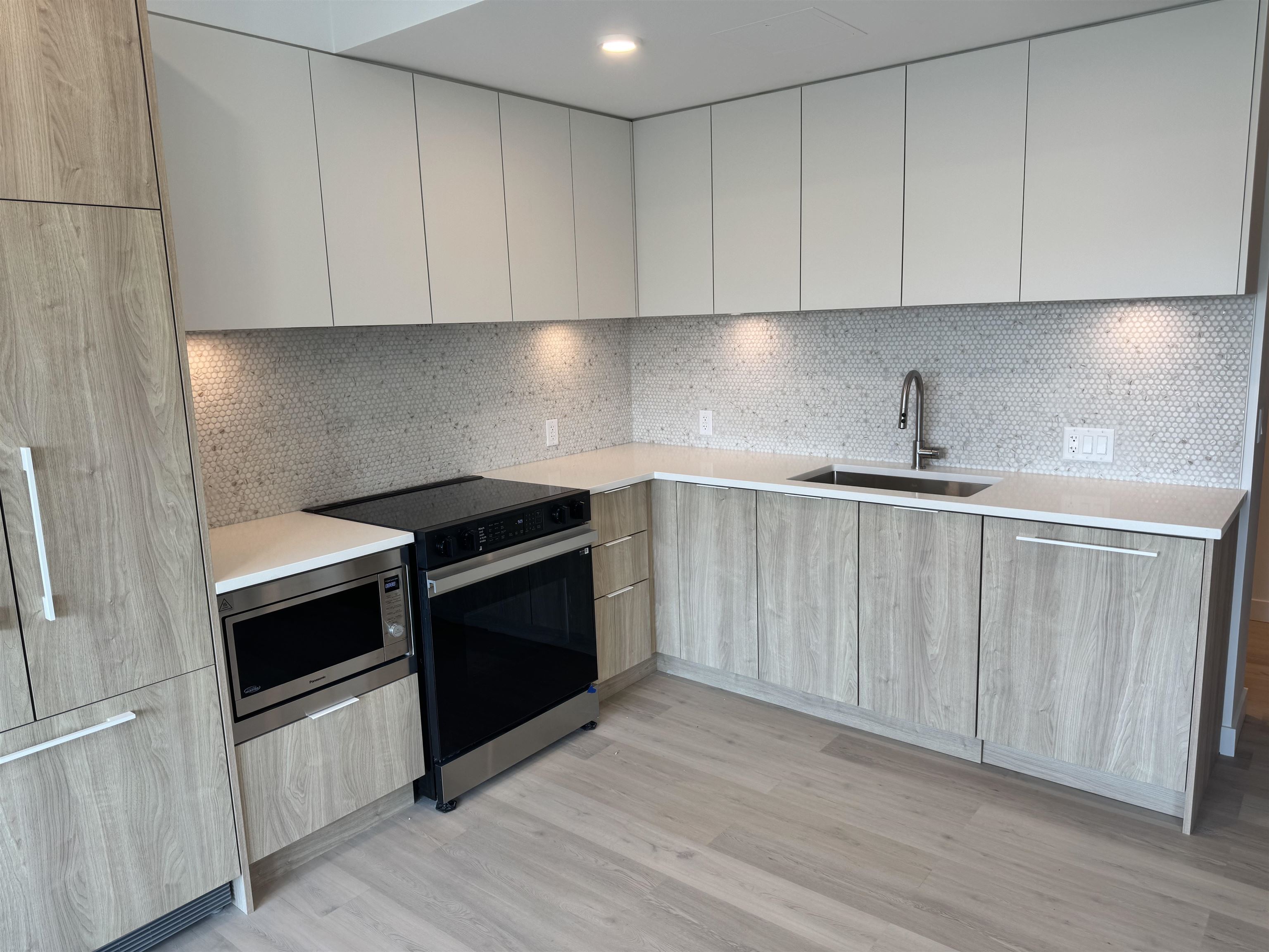 Unit 30 - 1616 Lloyd Avenue, North Vancouver 3