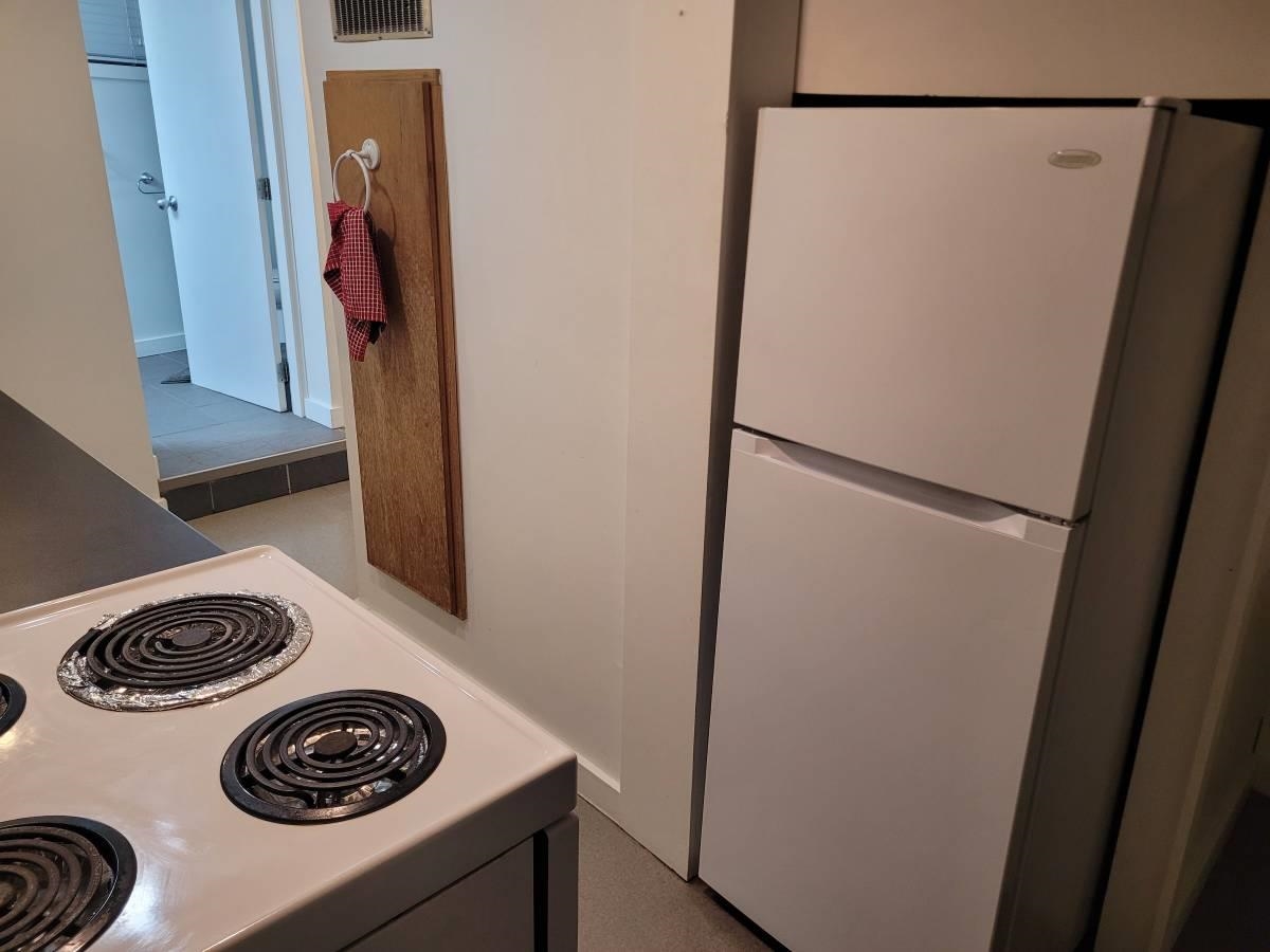 831-Suite 24th Street W, Vancouver 4
