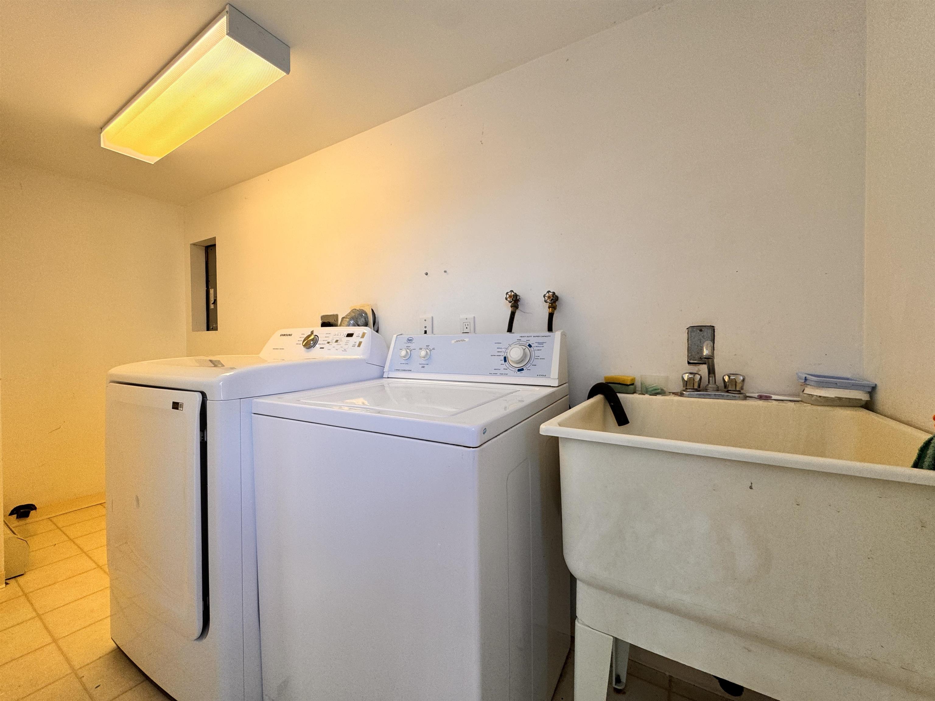 Unit Lower - 120 Springer Avenue, Burnaby 3