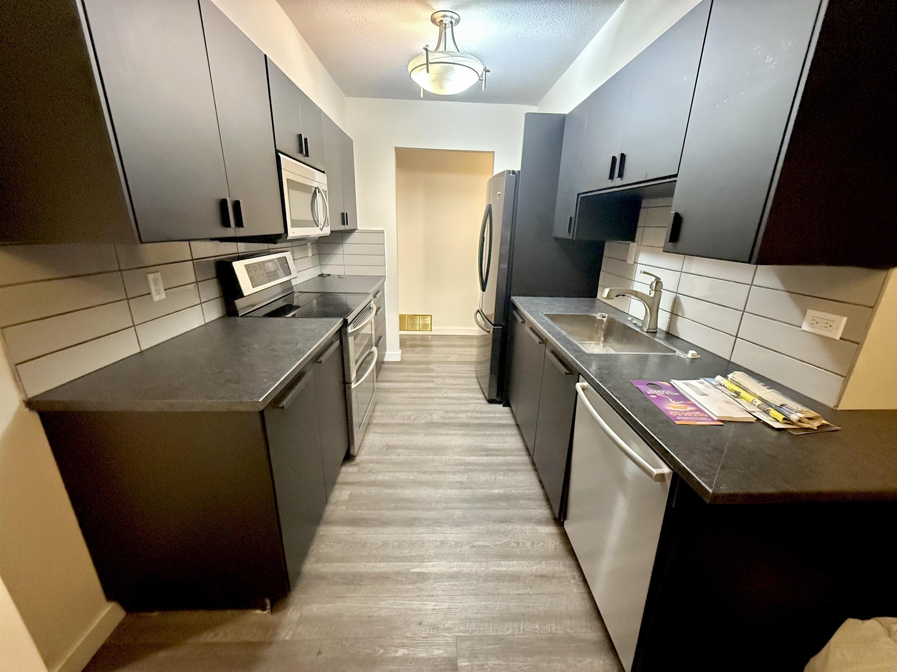 Unit Up - 2217 Hillside Avenue, Coquitlam 5