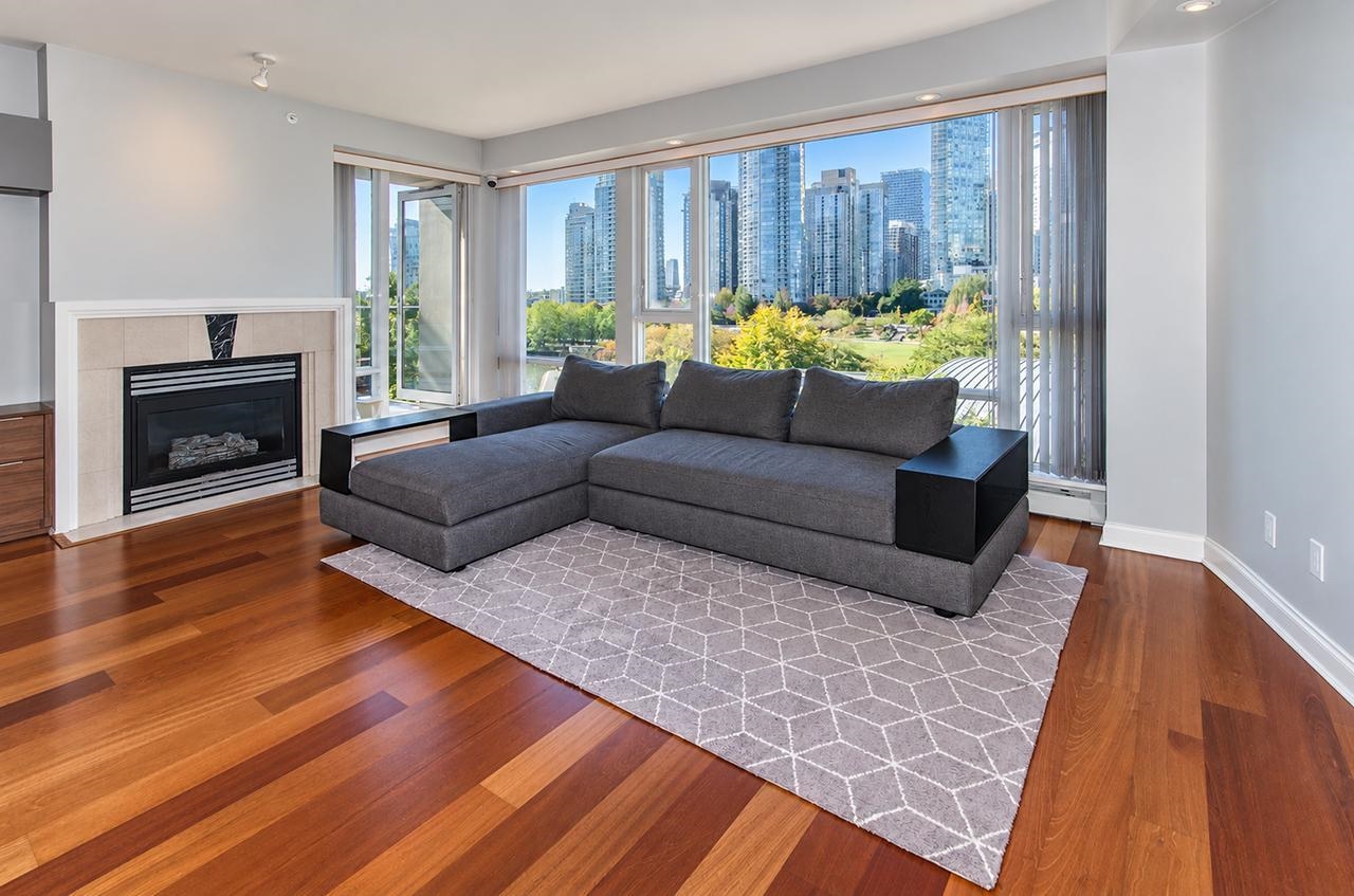 Unit 702 - 1383 Marinaside Crescent, Vancouver 3
