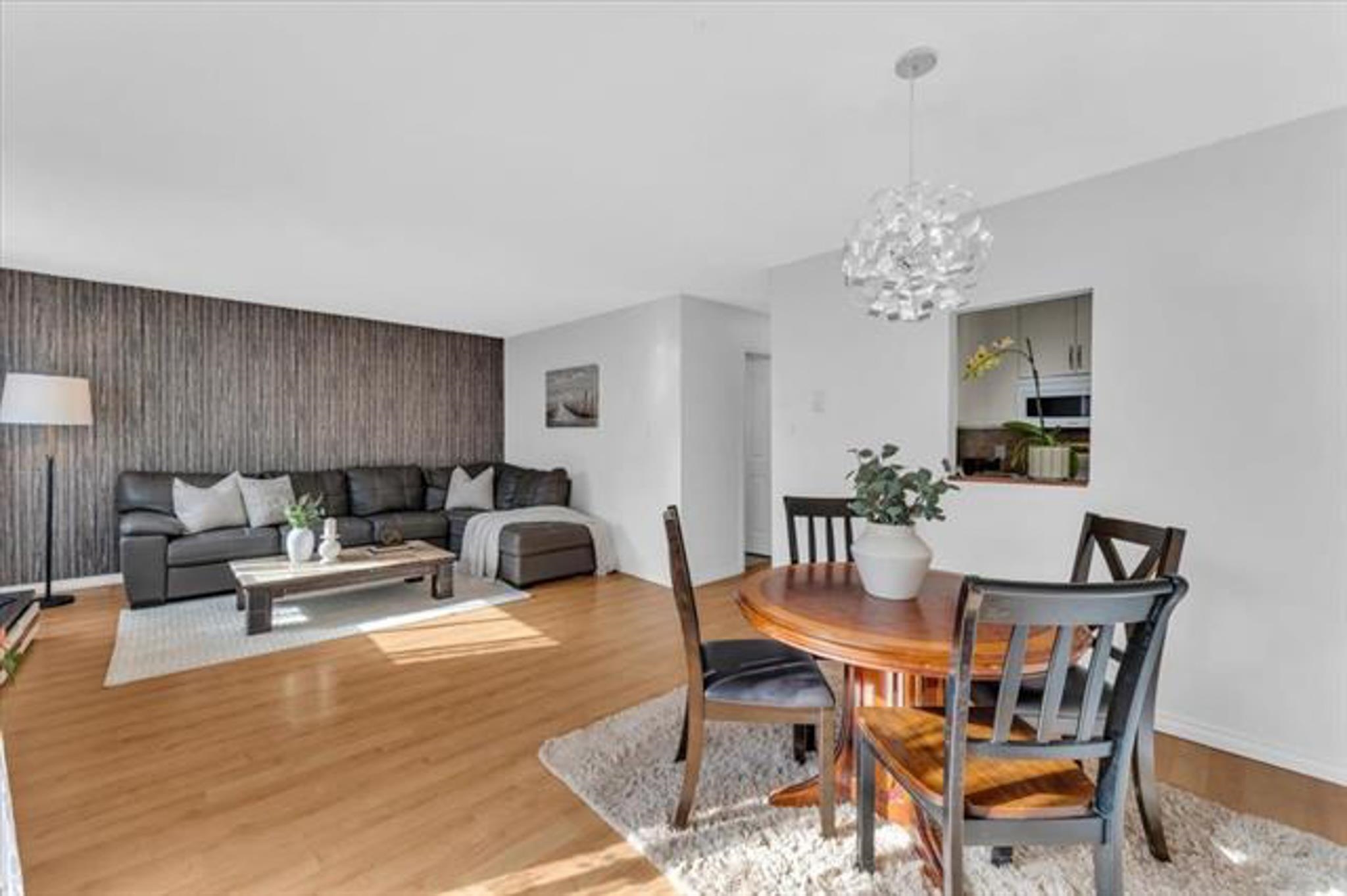 3295 Mountain Highway, North Vancouver 2