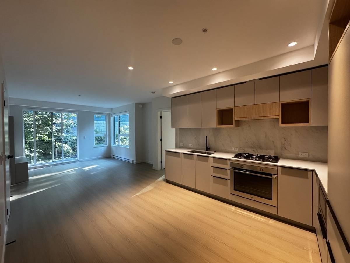 Unit 403 - 2015 St. Johns St Bc, Port Moody 2