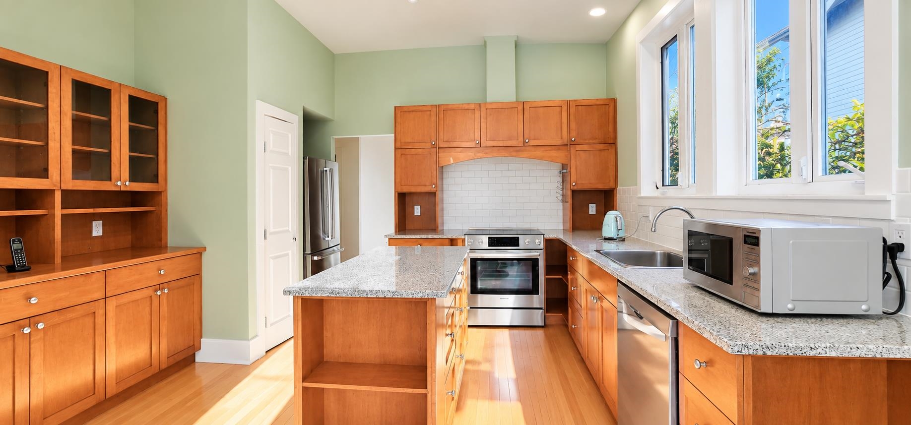 2491 14th Avenue W, Vancouver 5