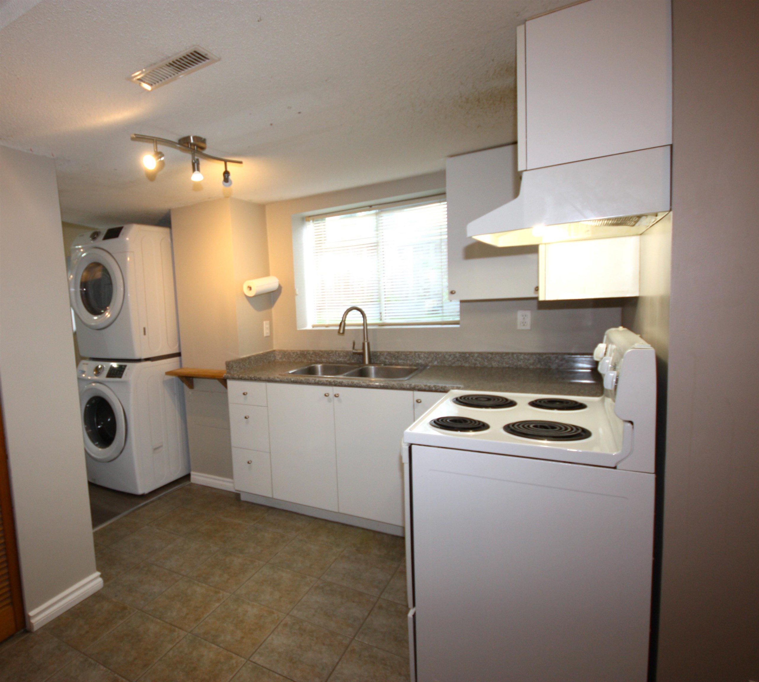 2973 Wembley Drive, North Vancouver 3