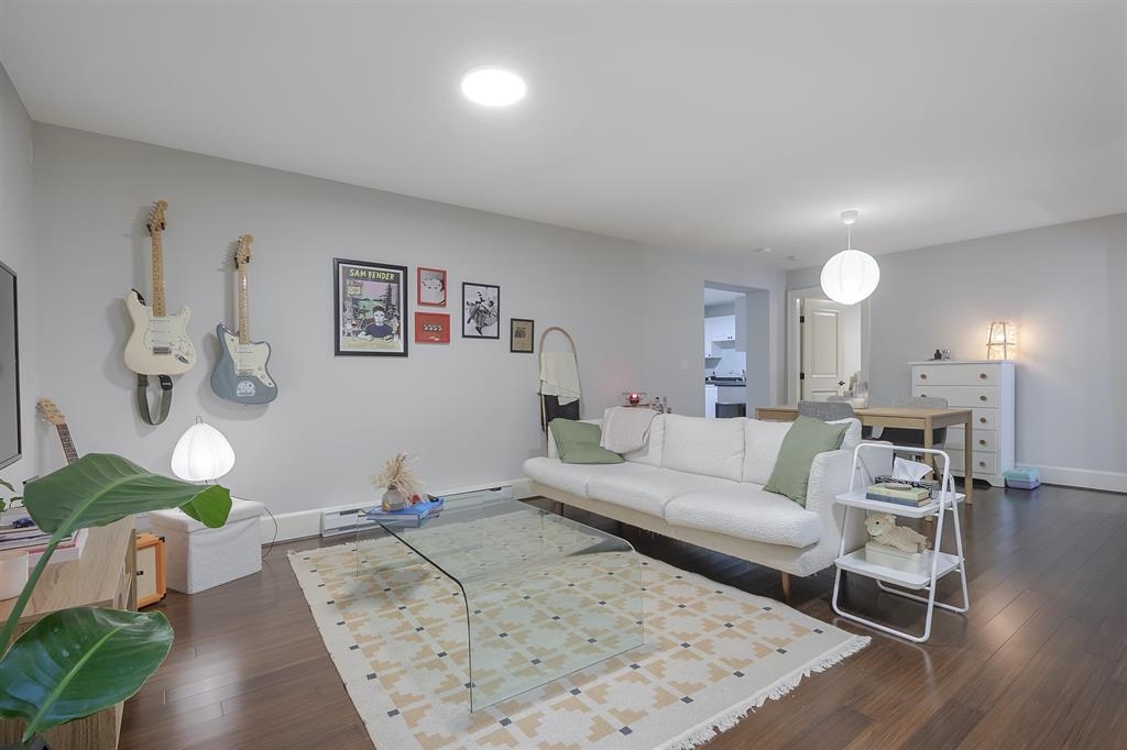 Unit Suite - 518 16th Street E, North Vancouver 2