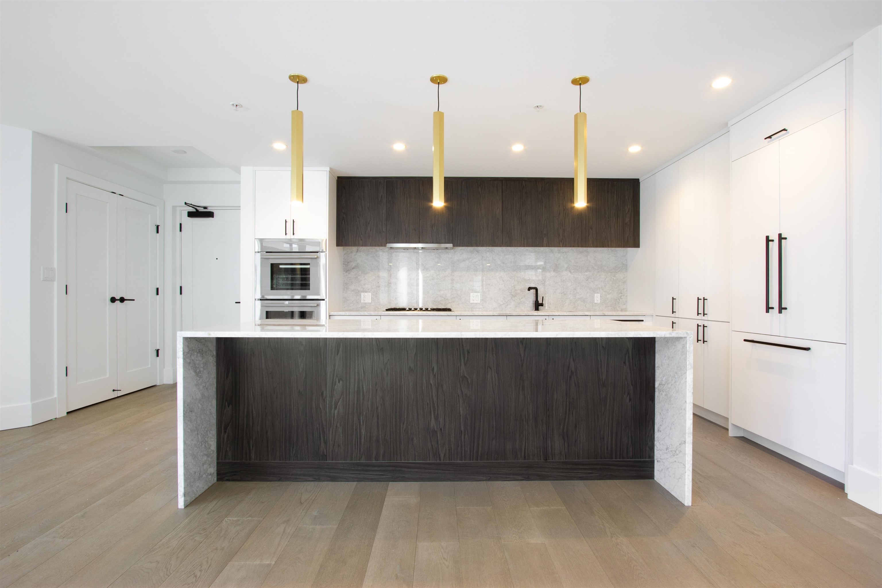 Unit 703 - 14825 Thrift Avenue, Surrey 3