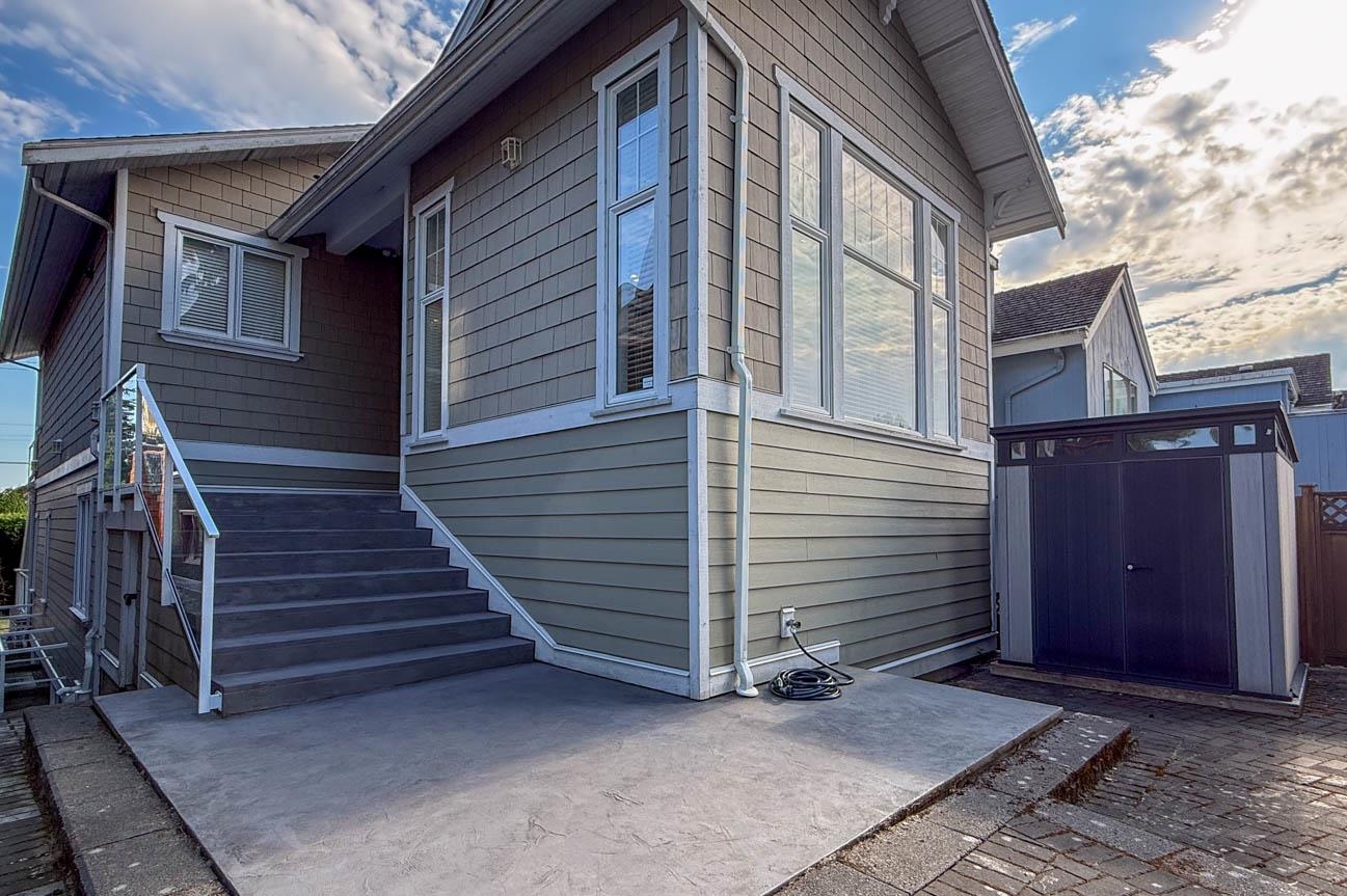 2307 Marine Drive, West Vancouver 2