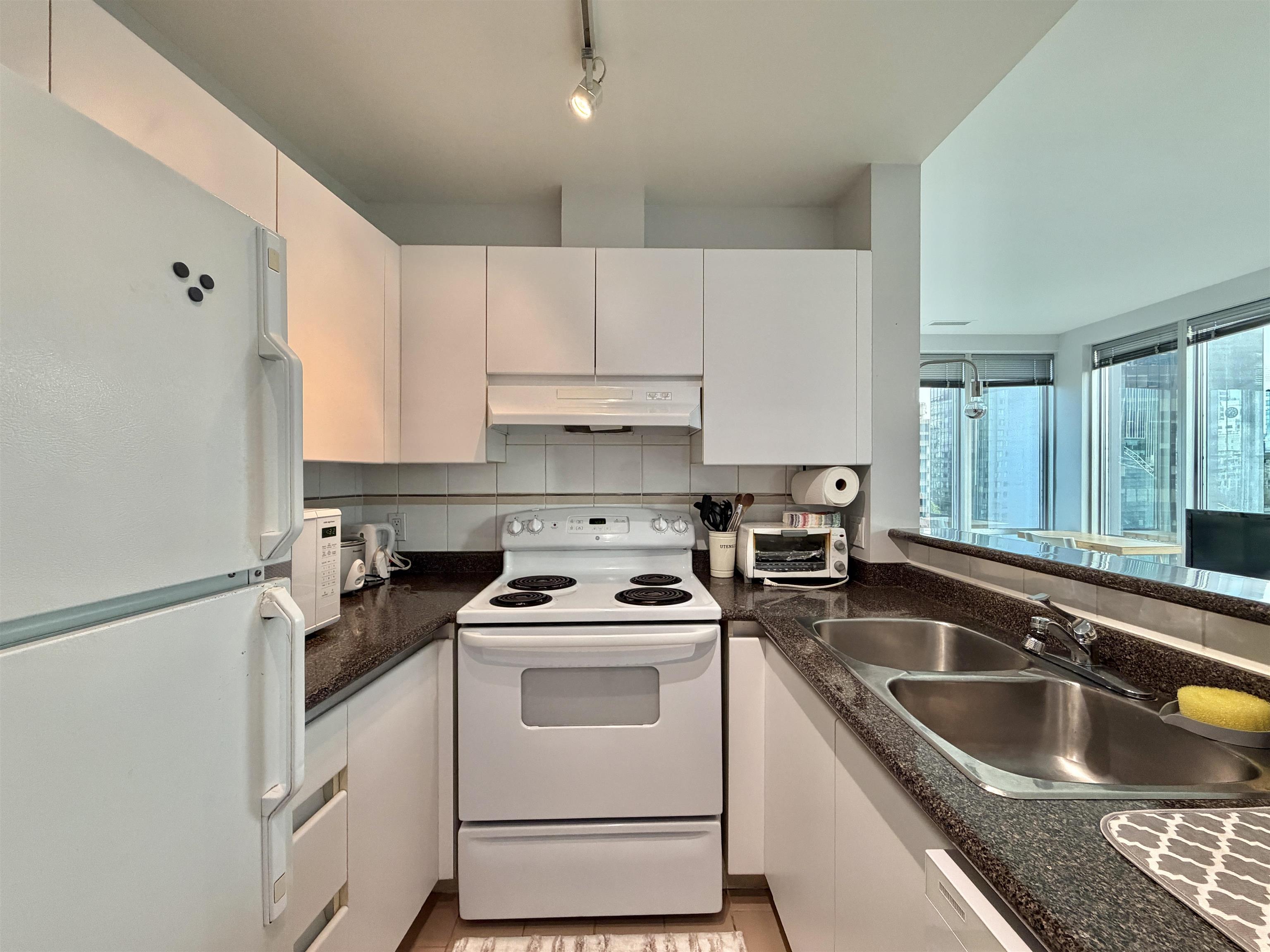 Unit 501 - 989 Nelson Street, Vancouver 4